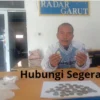 Santoso mengunjungi kantor Redaksi Radar Garut untuk mempromosikan koin kuno miliknya