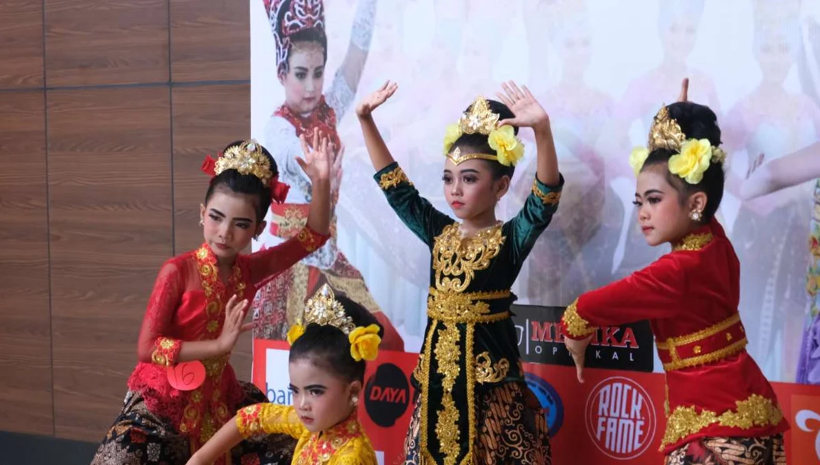 147 Siswa SD Dan SMP Di Kabupaten Garut Ikuti Festival Tari Jaipong