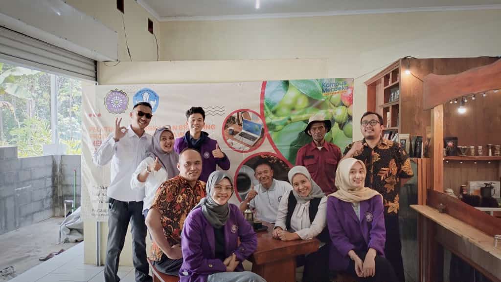 Mahasiswa Ciamis Bantu Pemasaran Kopi Gunung Sawal dengan Website