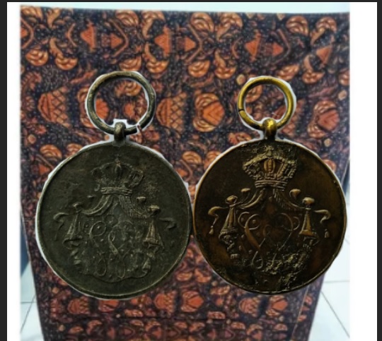 Uang kuno dan kain batik jadul dihargai tinggi di Garut