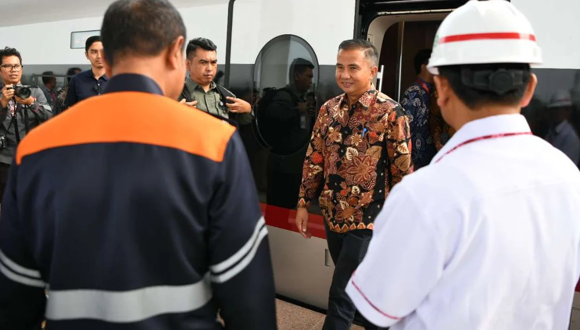 Penjabat Gubernur Bey Machmudin Optimistis Kehadiran Kereta Cepat Dorong Pertumbuhan Ekonomi Jabar