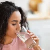 Manfaat Rutin Minum Air Putih Saat Bangun Tidur