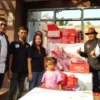 Yudha Puja Turnawan Dampingi Kemensos RI Memberikan Bantuan Pada Korban Kebakaran di Selaawi