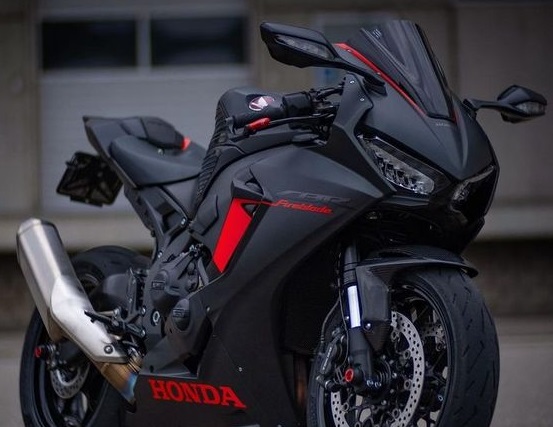 Review Honda CBR1000RR: Superbike Legendaris Beserta Spesifikasinya