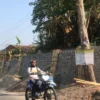 Pembangunan TPT Jalan di Desa Keresek Terbengkalai