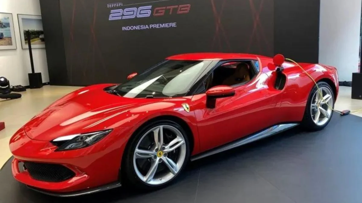 Inilah Alasan Kenapa Mobil Hybrid Ferrari Laris Manis dibanding Mesin Biasa