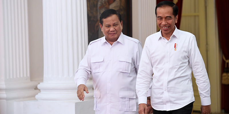 Prabowo Bangga Jokowi Ada di Pihaknya, Prabowo Begandeng Tangan Dengan Presiden