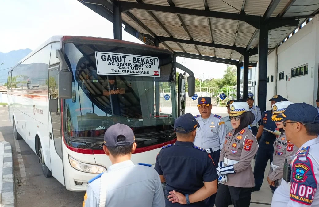 Direktorat Lalu Lintas Polda Jawa Barat bersama Dinas Perhubungan (Dishub) menyelenggarakan kegiatan RampCheck uji kelaikan angkutan umum