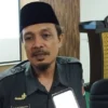Ketua Bawaslu Kabupaten Ciamis, Jajang Miftahudin saat diwawancara awak media baru-baru ini di Kantor Bawaslu Ciamis Jawa Barat. (Cecep Herdi/Jabar Ekspres)