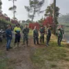 TNI AD Bersama Pemdes Padaawas Menanam Pohon untuk Menjaga Ekosistem