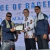 Penghargaan ini diterima oleh Ramadhan Firmansyah, Pimcab PNM Garut, dalam acara G Fest 2023 yang berlangsung di Alun-Alun Garut, Kecamatan Garut Kota, pada Rabu (27/12/2023).