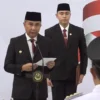 PJ Gubernur Jabar memberikan sambutan ketika melantik PJ Bupati Garut di Gedung Sate Kota Bandung
