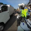 Polisi Tegur Pengendara Mobil yang Membuang Puntung Rokok di Jalanan: Reaksi Netizen Terbagi