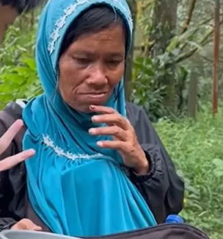 Kisah Pilu Wanita Pengemis Viral "Aa Kasihan Aa" di Gunung Salak, Ternyata Korban KDRT Oleh Suaminya