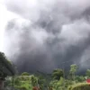 Hujan Abu Vulkanik Terjang Boyolali dan Klaten Pasca Erupsi Gunung Merapi