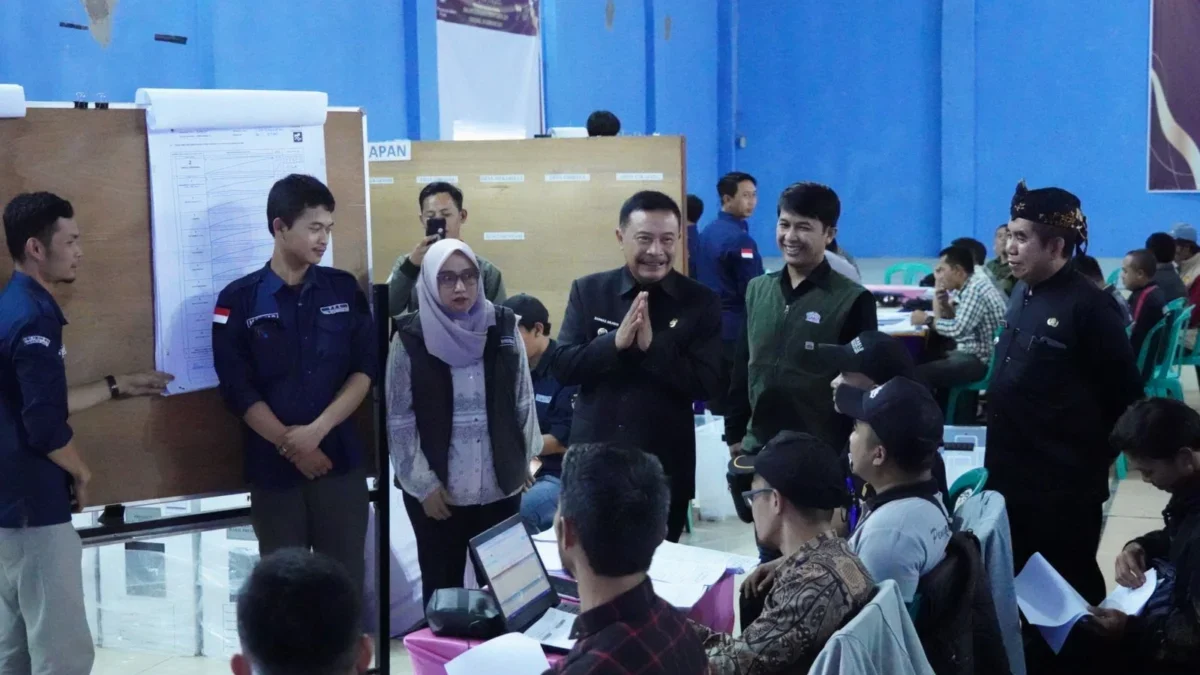 Pj Bupati Garut pantau rekapitulasi suara di Kecamatan Cikajang