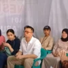 Ditegur Oleh Petugas KPPS, Baju Putih Raffi Ahmad Menjadi Sorotan
