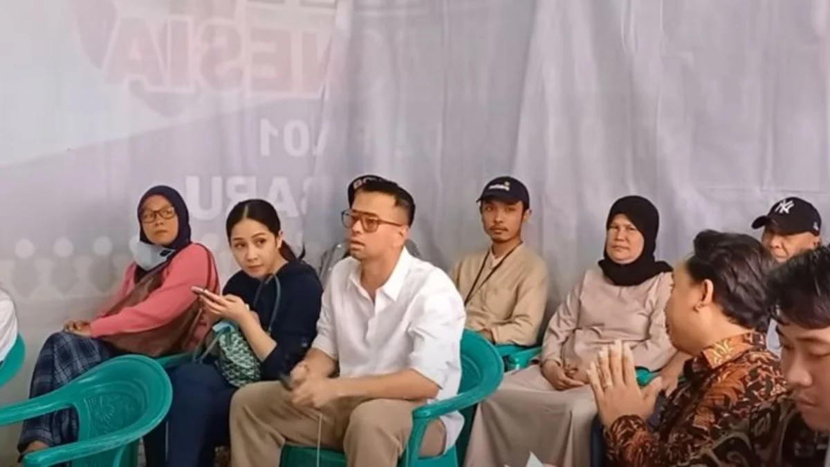 Ditegur Oleh Petugas KPPS, Baju Putih Raffi Ahmad Menjadi Sorotan