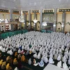 Jemaah Membludak di Masjid Agung Garut, Merayakan Isra Mi'raj Nabi Muhammad SAW 1445 Hijriah