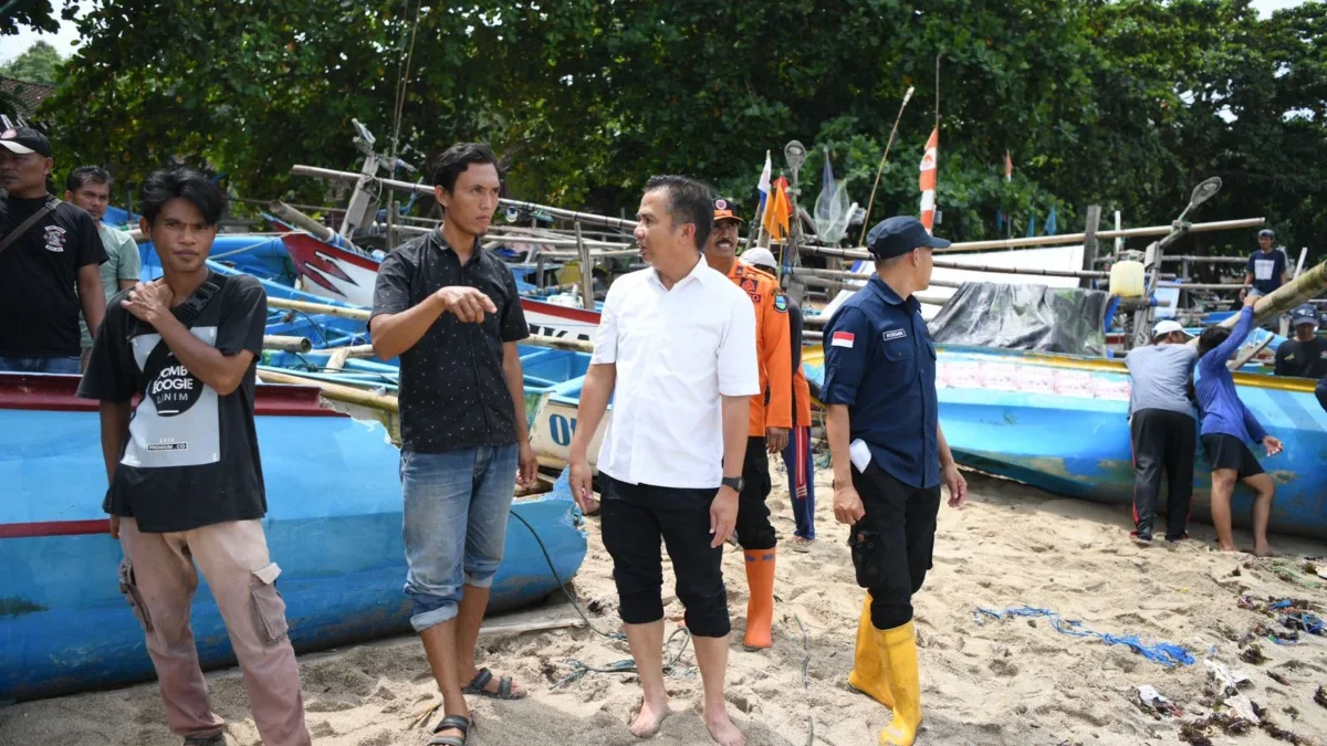 Pj Gubernur Jabar meninjau pantai Rancabuaya Kabupaten Garut