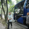 Penerapan Friday Car Free Pertama, Pj Gubernur Jawa Barat Berangkat ke Gedung Sate Naik Bus (JE)