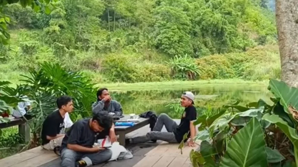 Wajib Kalian Kunjungi, Rekomendasi Nongkrong Langsung Disajikan Pemandangan Alam di Cafe Balong