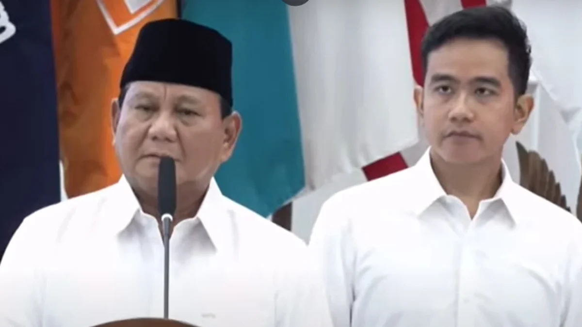 Prabowo Subianto didampingi Gibran Rakabuming Raka saat menyampaikan statmen usai ditetapkan sebagai Pemenang