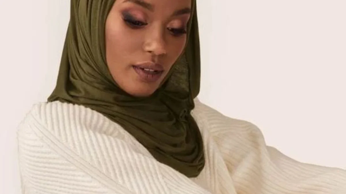 Lebaran 2024 Sebentar Lagi, Simak Beberapa Rekomendasi Warna Hijab yang Cocok Digunakan untuk Kulit Gelap