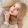Bikin Kulit Anda Terlihat Cerah, Simak Rekomendasi Warna Hijabnya Disini