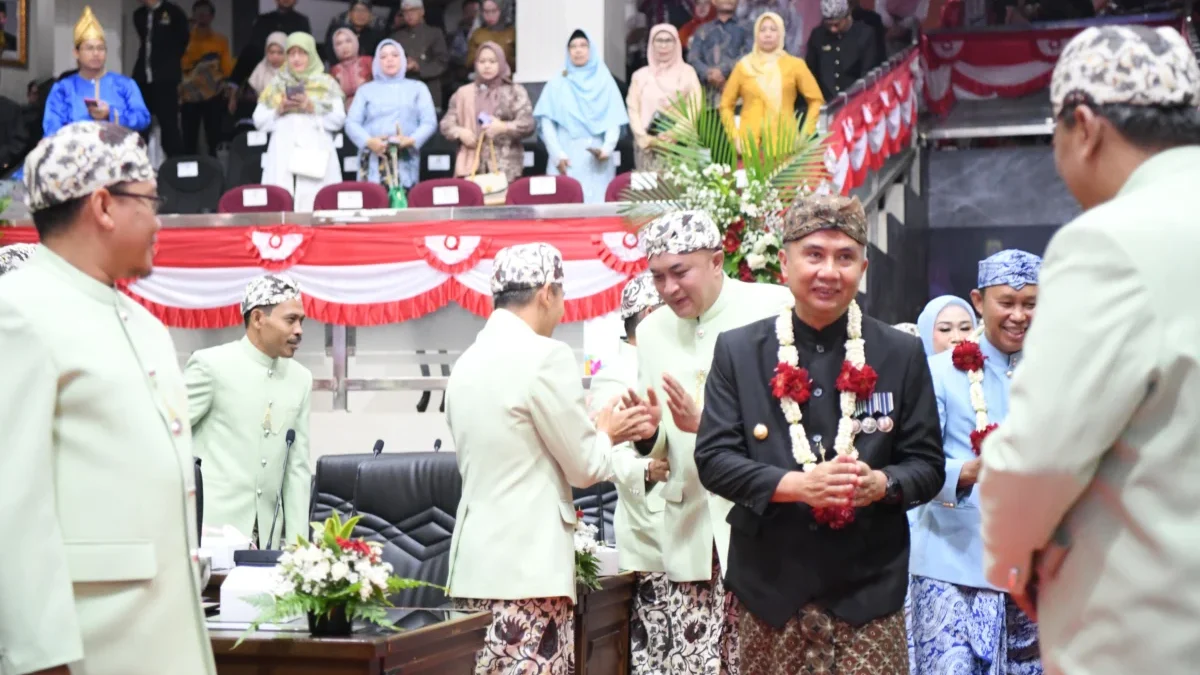 Penjabat Gubernur Jawa Barat Bey Machmudin menghadiri Rapat Paripurna DPRD Kabupaten Bogor Dalam Rangka Hari J