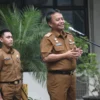 Sekretaris Daerah Jabar Herman Suryatman memberikan amanat apel pagi di Dinas Penanaman Modal Pelayanan Terpad