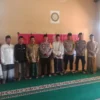 Kapolsek Bayongbong melaksanakan Jumat Curhat di Desa Cikedokan