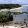 Ini Nih Beberapa Fakta Menarik Pantai Santolo Garut yang Memikat Para Pengunjung
