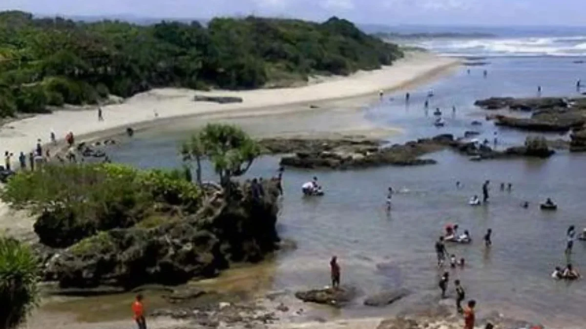 Ini Nih Beberapa Fakta Menarik Pantai Santolo Garut yang Memikat Para Pengunjung