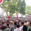 Mahasiswa demo di depan Gedung DPRD Garut