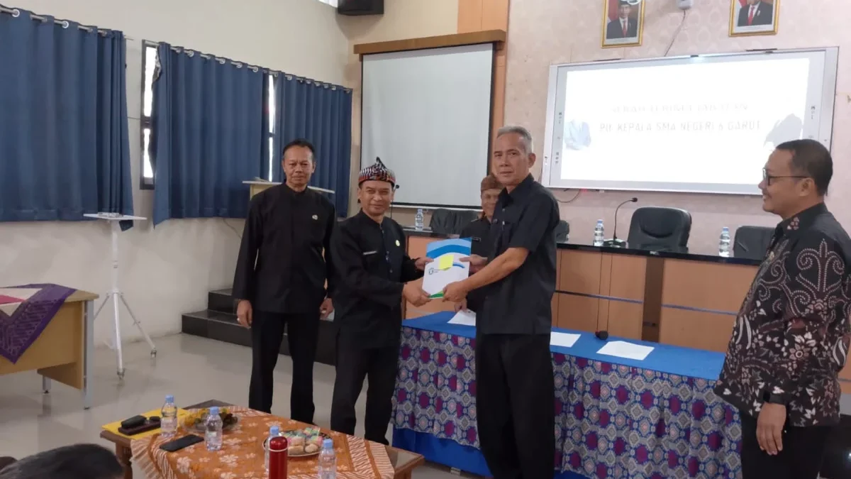 Serah Terima Jabatan (Sertijab) Kepala Sekolah (Kepsek) SMAN 6 Garut dari Plt Drs. Dede Kustoyo, M.Pd kepada