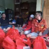 Yudha Puja Turnawan mengunjungi korban kebakaran dan memberikan sejumlah bantuan