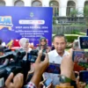 Bey Machmudin diwawancara oleh awak media